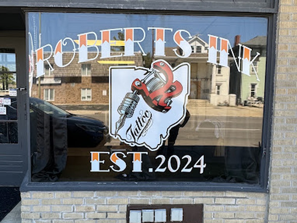 Roberts Ink storefront at 301 E Center St, Marion, Ohio